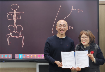 이미지 1:김용재 인기 강사님과 협약